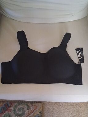 VSX Black Wireless Molded-Cup Sports Bra